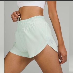 Lululemon Track That High-Rise Lined Short 3"
Delicate Mint
